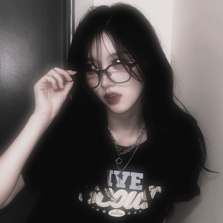 Y2K PFP Girl