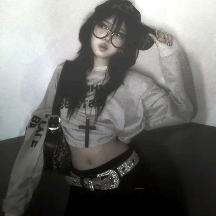 Y2K PFP Girl