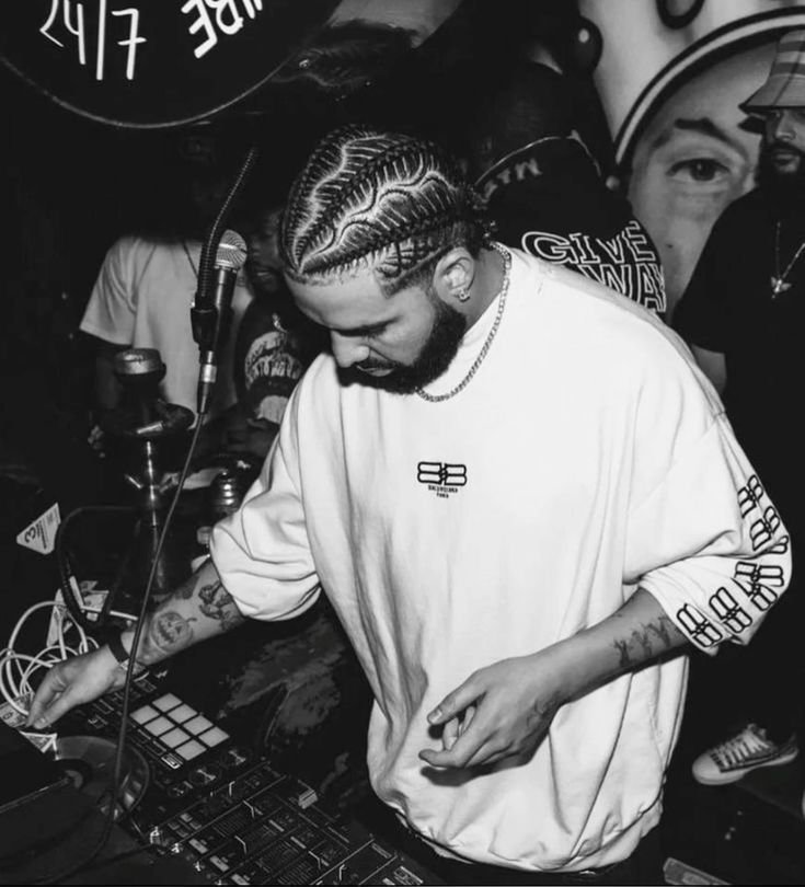 Drake PFP Black And White