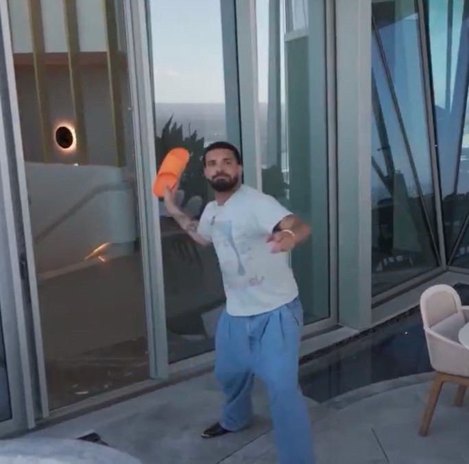 Drake PFP Meme