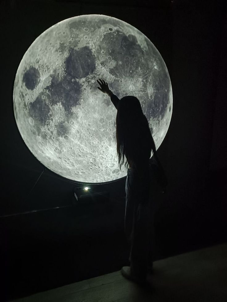 Moon PFP Aesthetic Girl
