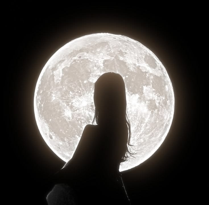 Moon PFP Aesthetic Girl